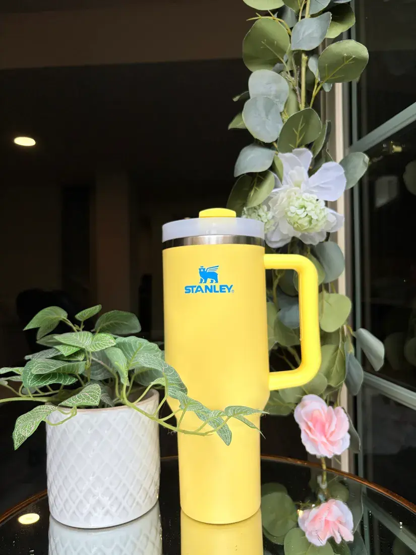 Stanley 40oz Quencher H2.0 in Daffodil